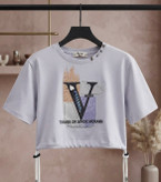 تیشرت کراپ طرح v دخترانه