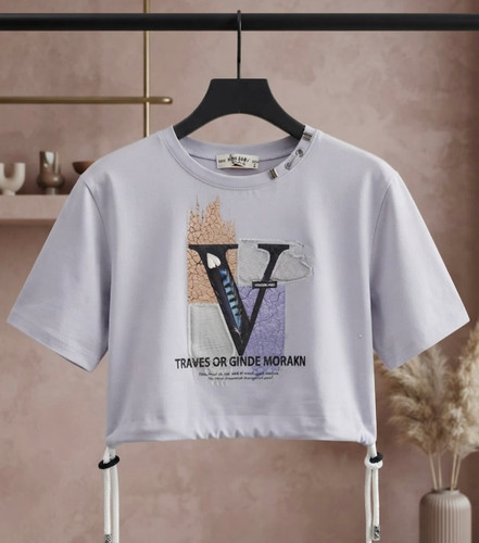 تیشرت کراپ طرح v دخترانه